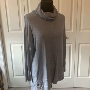 Women's LIZ CLAIBORNE Top Blouse Size Small Gray Perfect for Leggings Drop Back